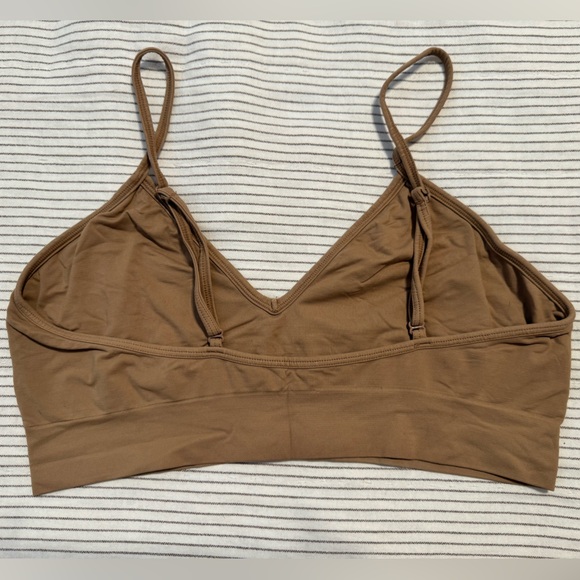 SKIMS Fits Everybody Black Lounge Bra - Picture 2 of 3